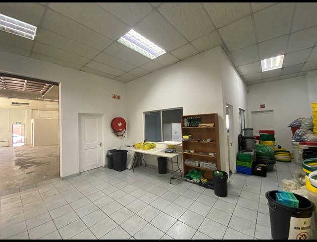 572M² WAREHOUSE TO LET IN PAARDEN EILAND
